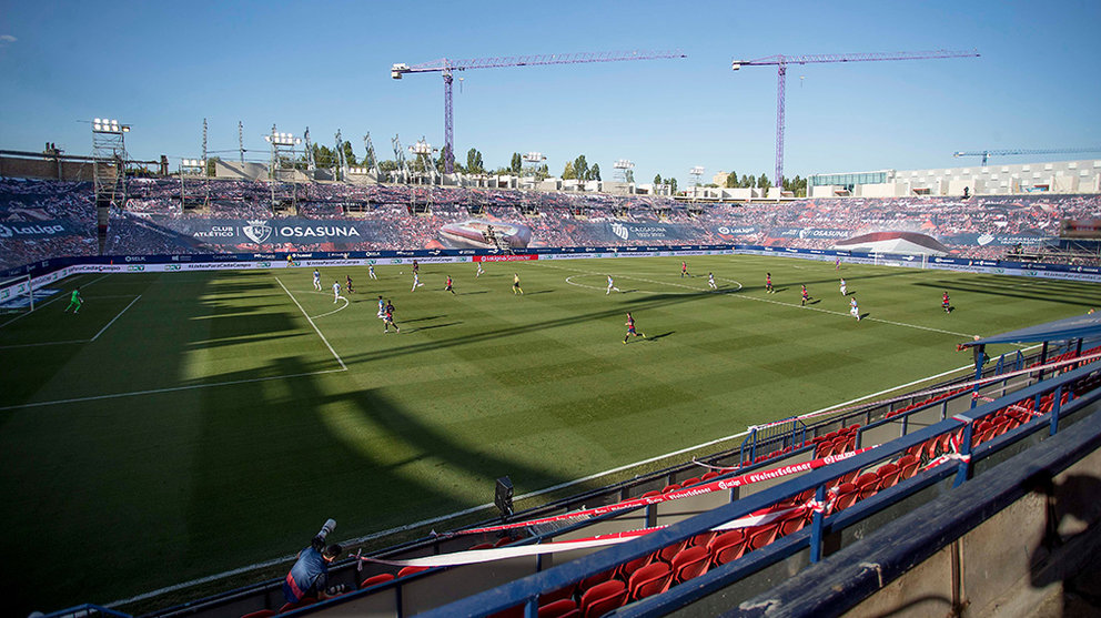 El estadio de El Sadar en plena rehabilitación durante el partido Osasuna - Leganés. CA Osasuna.