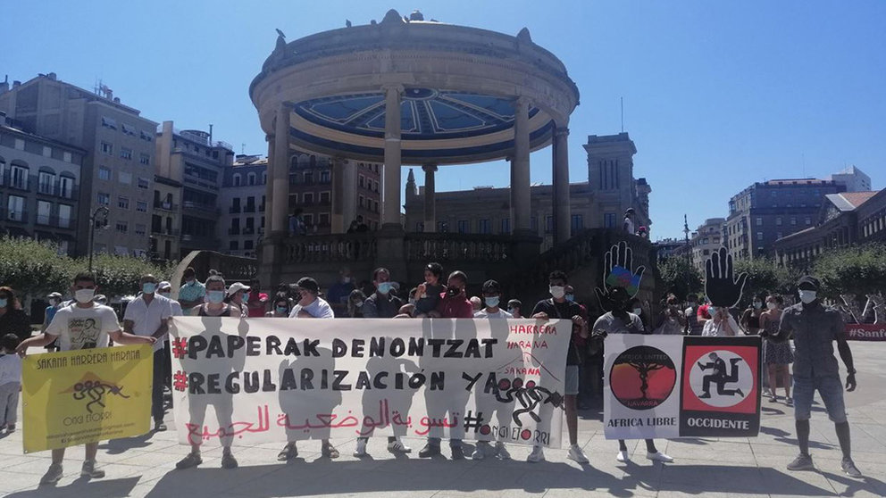Concentración en Pamplona para reclamar la regularización de todos los inmigrantes en situación irregular EUROPA PRESS