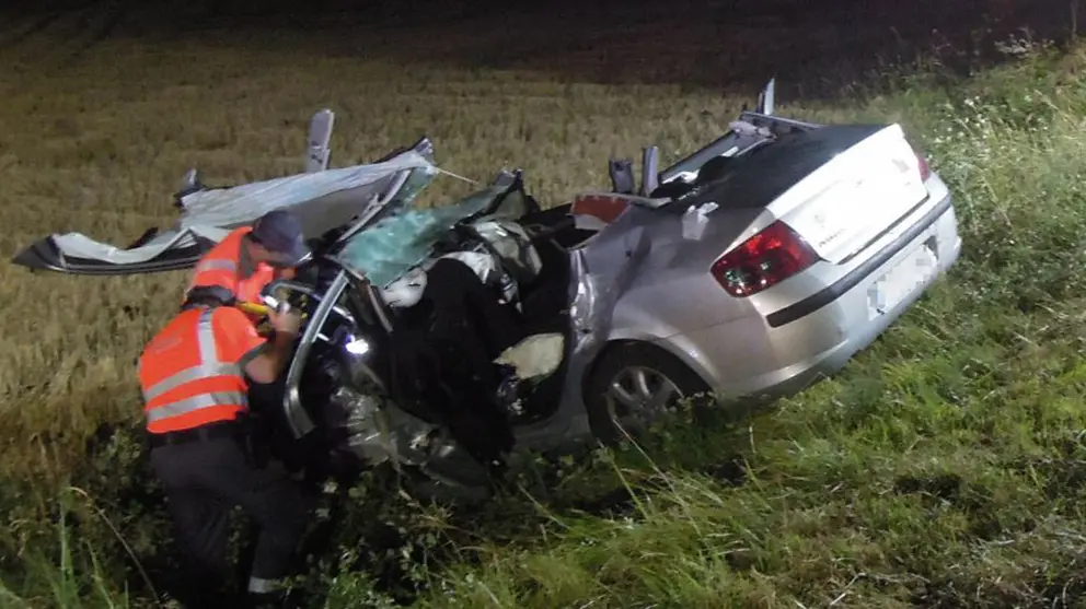 Vehículo accidentado en Sarasa POLICÍA FORAL