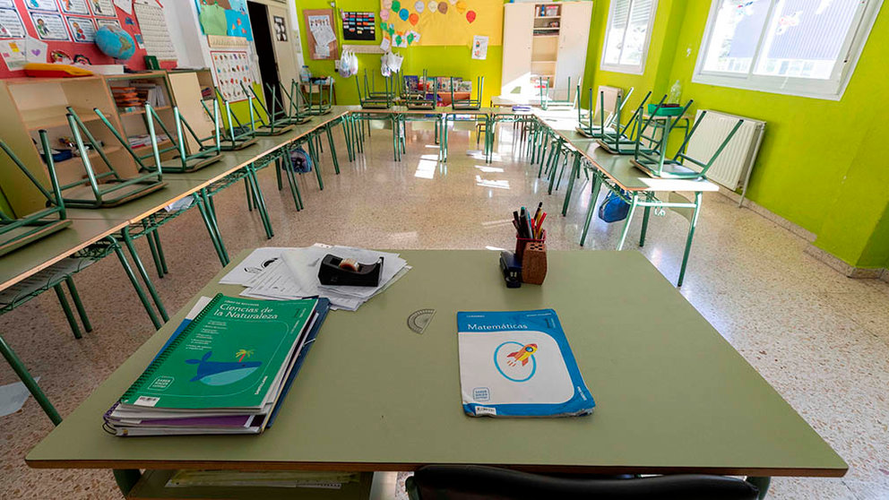 Un aula vacia de un colegio de Villanueva del Río Segura, Murcia, este miércoles, trigésimo séptimo día de estado de alarma decretado por el gobierno para frenar la pandemia del COVID 19.EFE/Marcial Guillén
