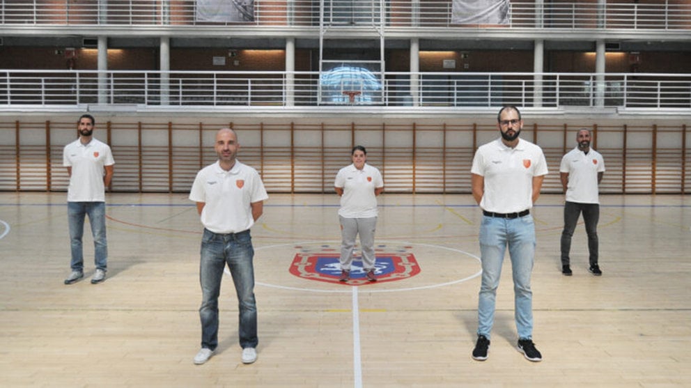 Cuerpo técnico al completo del Basket Navarra en el pabellón Arrosadía de Pamplona. Cedida Basket Navarra.