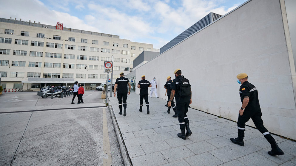 La UME (Unidad Militar de Emergencias) llega al Complejo Hospitalario de Navarra Pamplona para hacer de rastreadores durante la crisis del coronavirus. PABLO LASAOSA