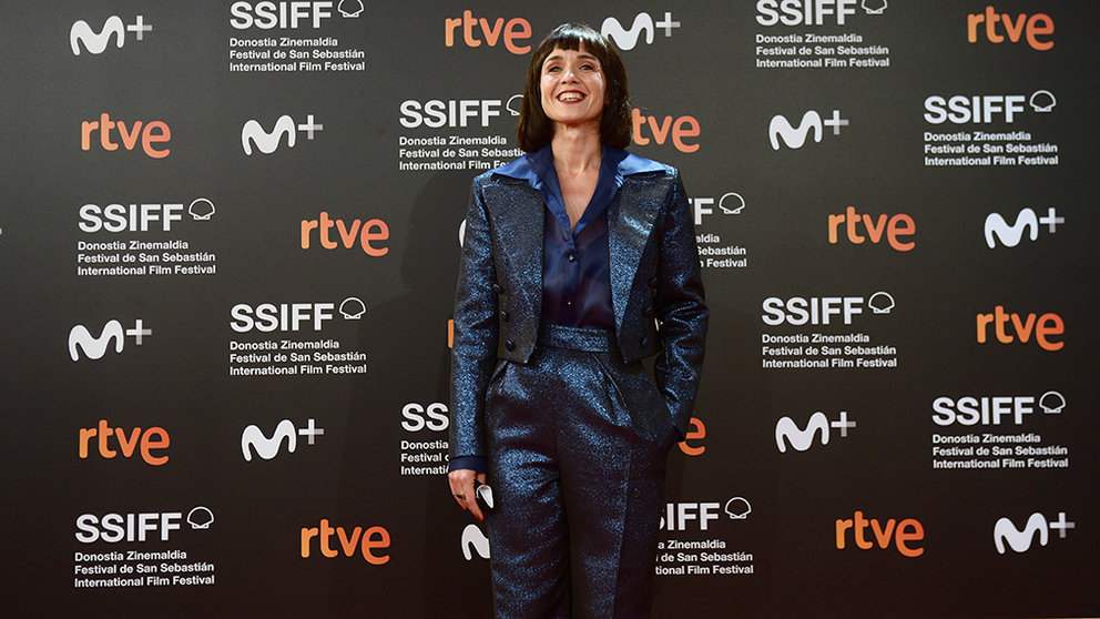 Miren Gaztanaga, actriz y presentadora de la gala inaugural de Festival de Cine de San Sebastián llega a la alfombra roja con un diseño navarro. CEDIDA