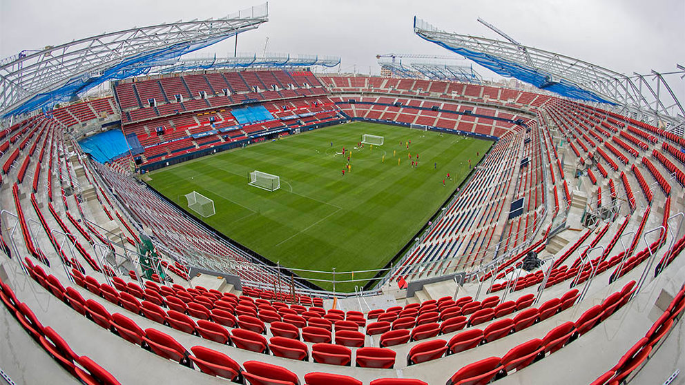 Imagen de las nuevas gradas del estadio de El Sadar durante el entrenamiento de los rojillos. CA Osasuna.