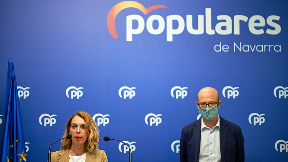 Rueda de prensa de la senadora del PPN Amelia Salanueva y el secretario general del PPN, José Suárez, para presentar el Plan Antiokupación del Partido Popular. MIGUEL OSÉS