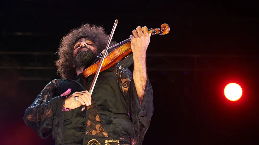 El Violinista Ara Malikian da un concierto en el Navarra Arena baja grandes medidas de seguridad por el coronavirus. MIGUEL OS&Eacute;S