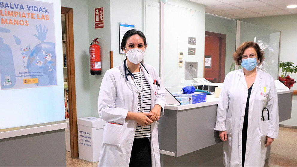 Lucía Lozano Vicario (izquierda) y María del Mar Fernández Adarve (derecha), geriatras del Área de Salud de Tudela en el Hospital Reina Sofía. GOBIERNO DE NAVARRA