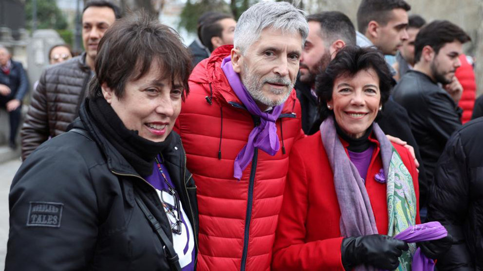 Isabel Celaá, junto a Grande Marlaska, en la manifestación del pasado 8-M de 2020, en Madrid, días antes de que estallara la crisis del coronavirus. EFE