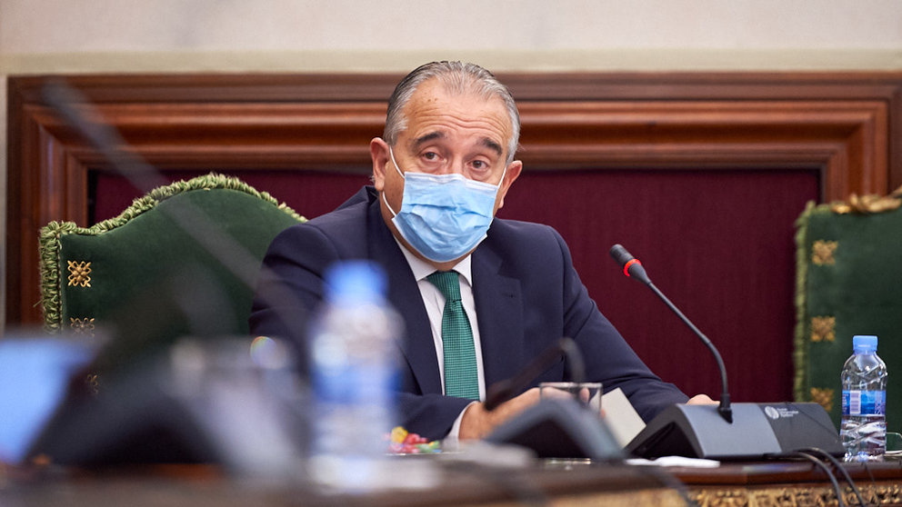 Pleno del ayuntamiento de Pamplona tras las nuevas restricciones por la segunda ola del coronavirus. MIGUEL OSÉS
