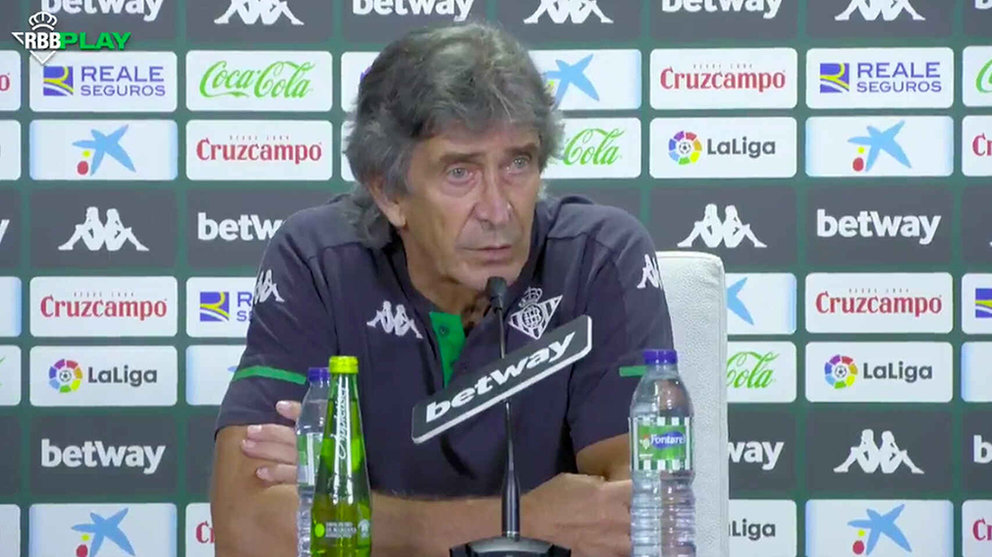 El entrenador del Real Betis, Manuel Pellegrini en rueda de prensa. El Español.
