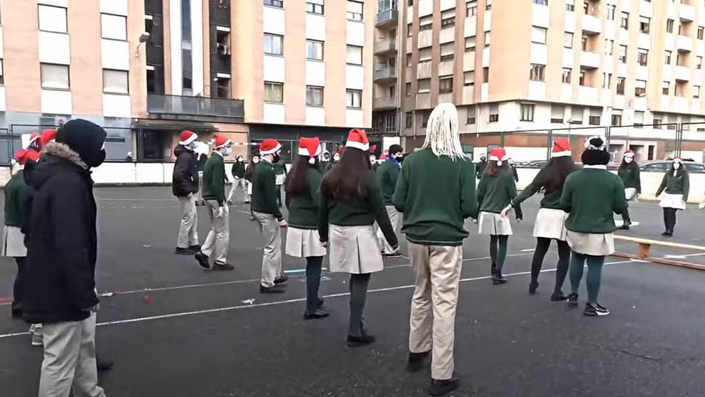 Alumnos del colegio Notre Dame de Burlada la canción 'Jerusalema' para felicitar la Navidad. YOUTUBE
