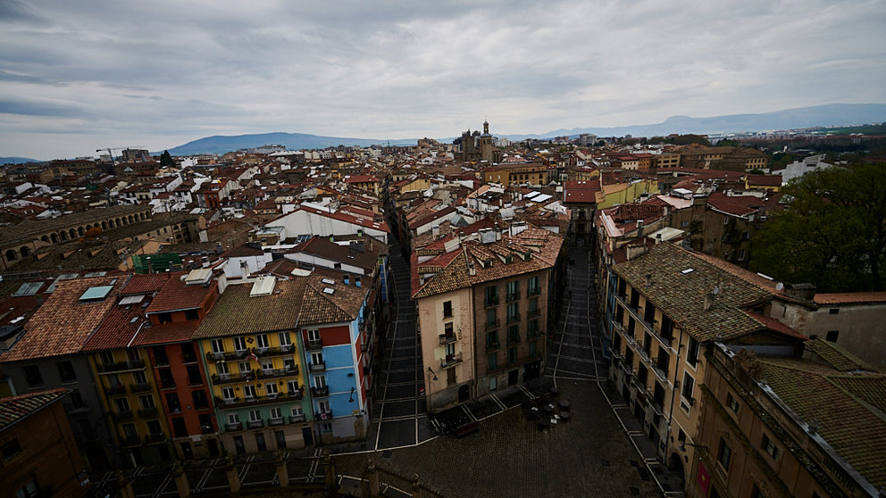 Vista de la parte vieja de Pamplona, vacía de gente el 12 de abril. PABLO LASAOSA