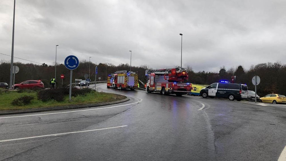 Muere un conductor al salirse de la vía y caer por un terraplén con el coche en Allariz (Ourense). CEDIDA