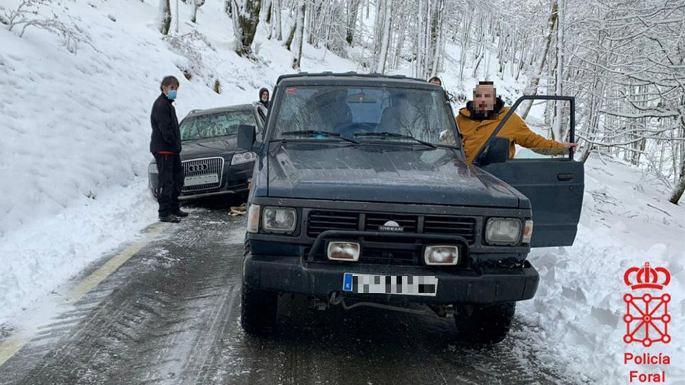 Conductores denunciados por saltarse el confinamiento perimetral de Navarra por ir a la nieve POLICÍA FORAL