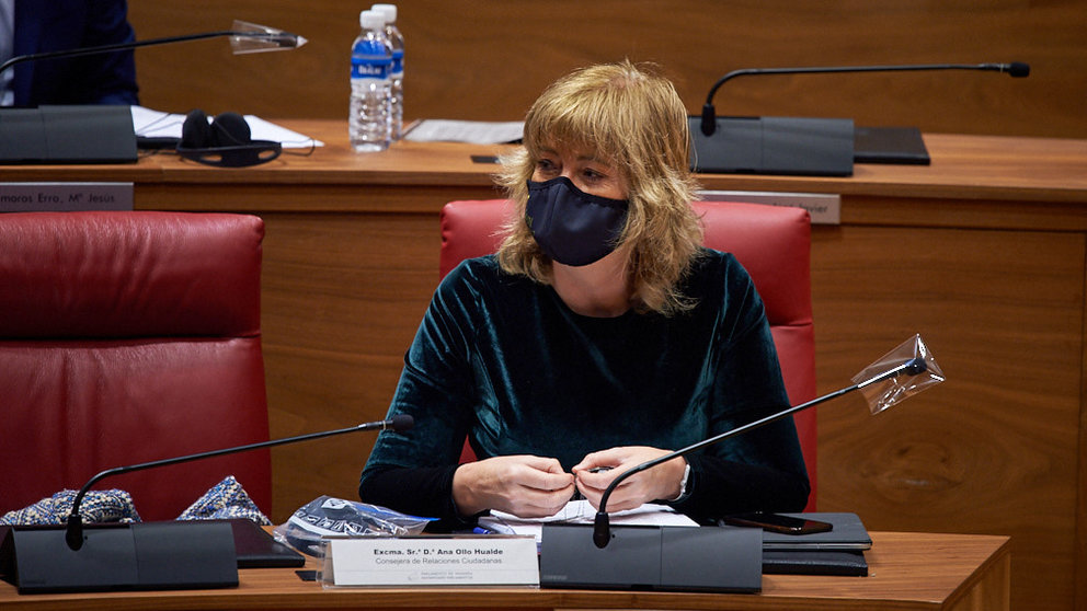 La consejera de Relaciones Ciudadanas, Ana Ollo, durante un pleno del Parlamento de Navarra. MIGUEL OSÉS