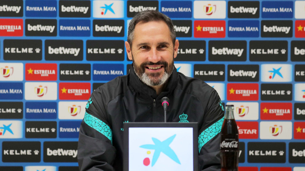 Vicente Moreno en una rueda de prensa con el RCD Espanyol.