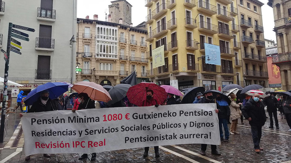 Manifestación en Pamplona por unas residencias públicas y dignas. EUROPA PRESS