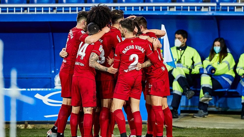Los jugadores de Osasuna celebran el gol de Kike Barja al Alavés. Europa Press.