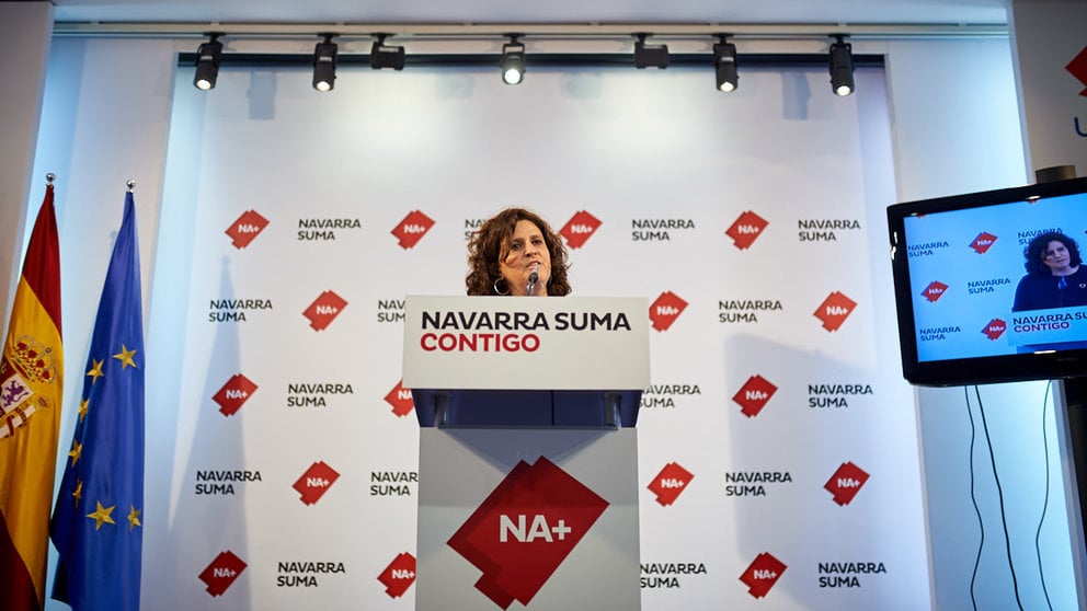 La parlamentaria de Navarra Suma, Marta Álvarez, anuncia en rueda de prensa la interposición de varias denuncias por "ocultación de información" del Gobierno de Navarra. MIGUEL OSÉS