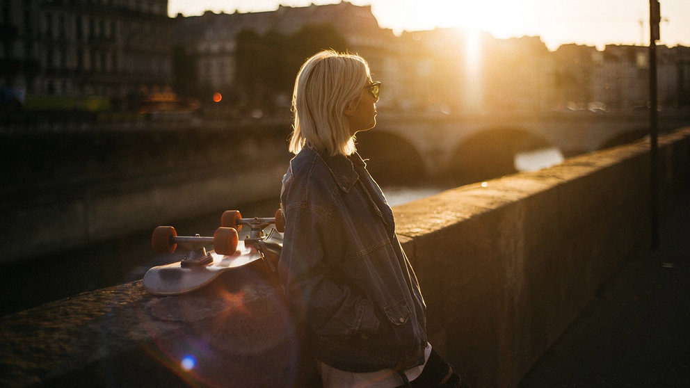 La protagonista de Piedras en el bolsillo es una joven argelina soltera que reside en París