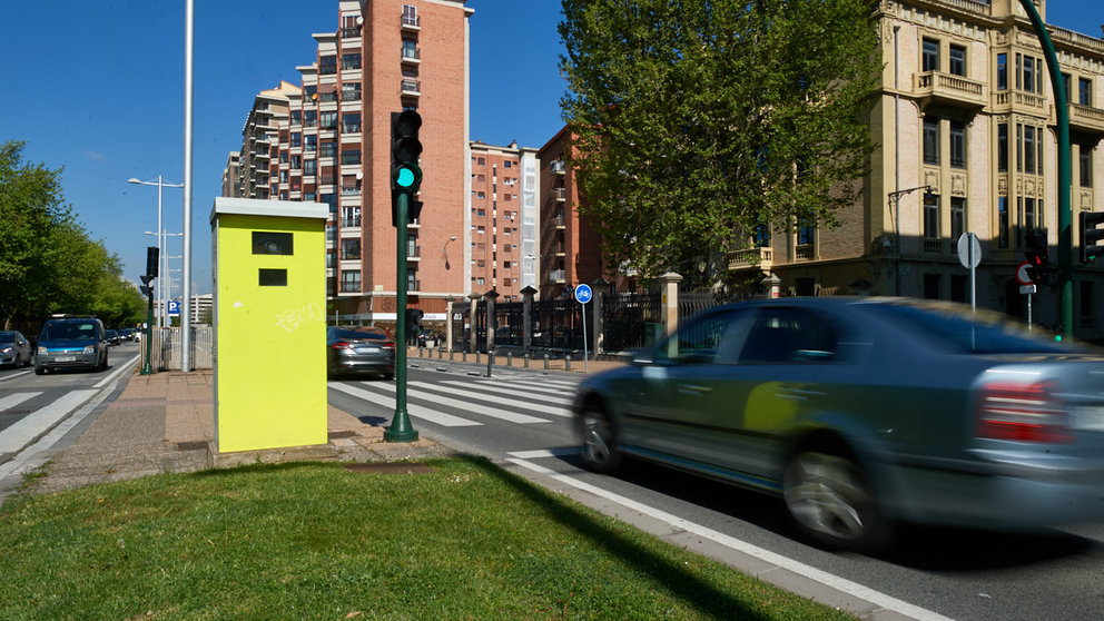 Radares fijos para controlar la velocidad en la ciudad de Pamplona. MIGUEL OSÉS