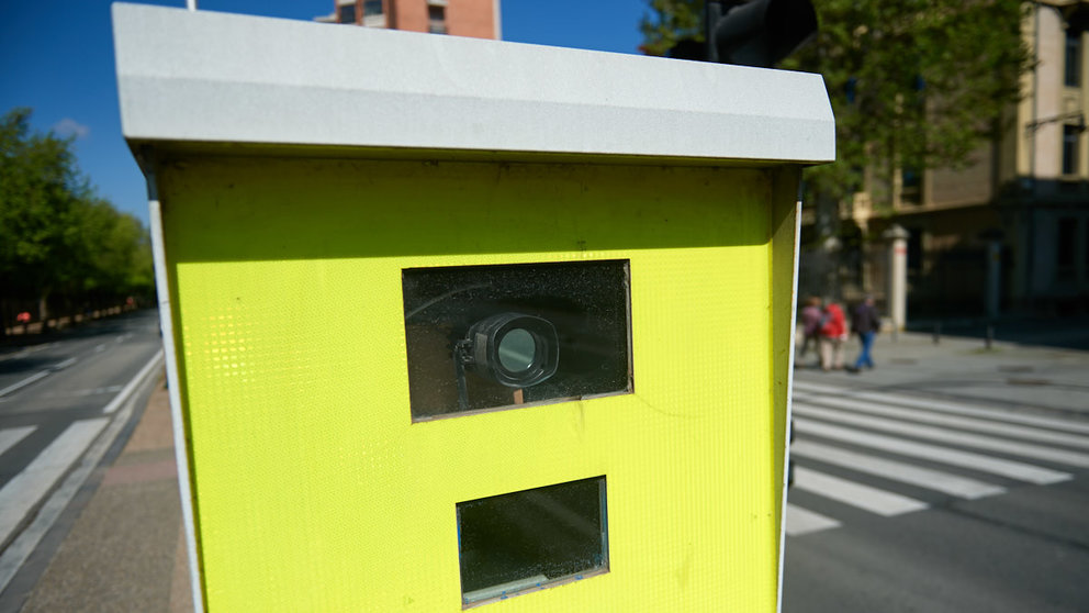 Radares fijos para controlar la velocidad en la ciudad de Pamplona. MIGUEL OSÉS