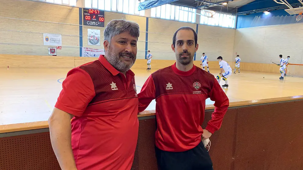 Miguel Iglesias y Luis Osés en el pabellón de la UDC Rochapea. Navarra.com