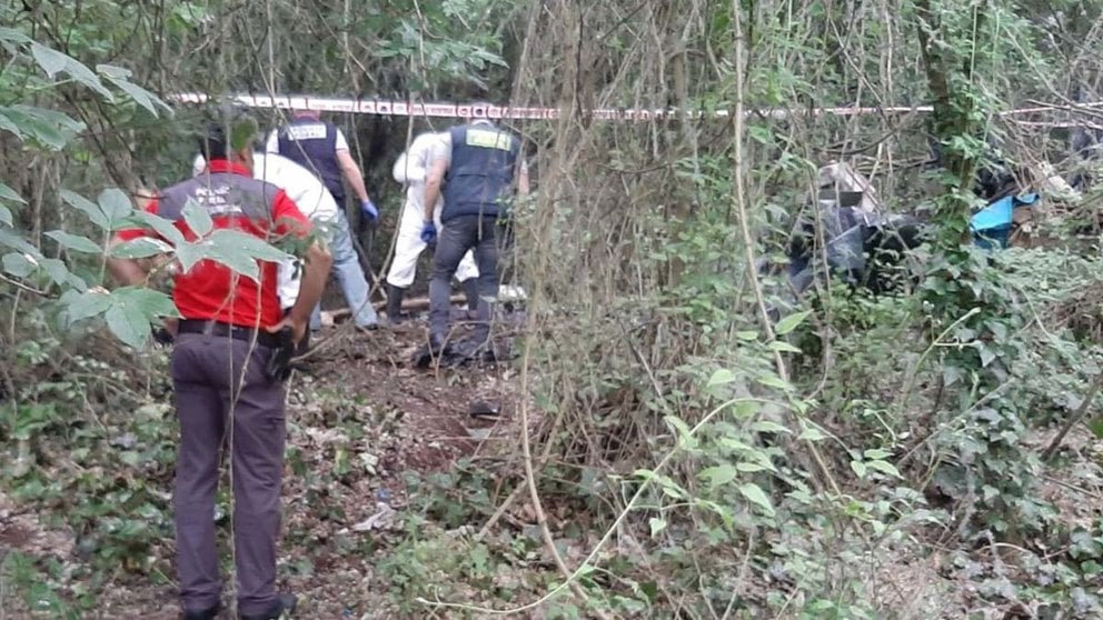 Agentes de la Policía Foral investiga en Beloso tras la aparición de un cadáver en un incendio POLICÍA FORAL