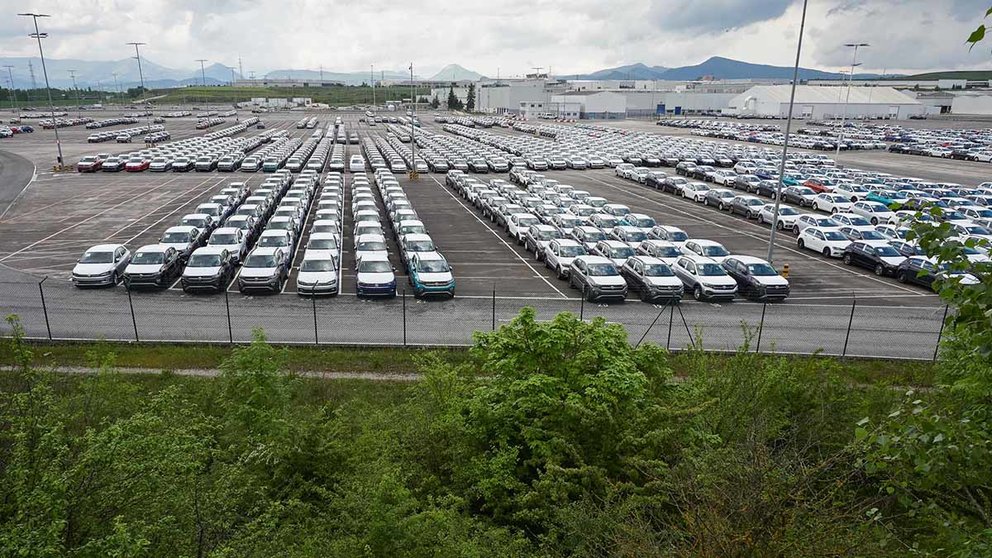 Vista de vehículos producidos en la fábrica de Volkswagen Navara. EUROPA PRESS