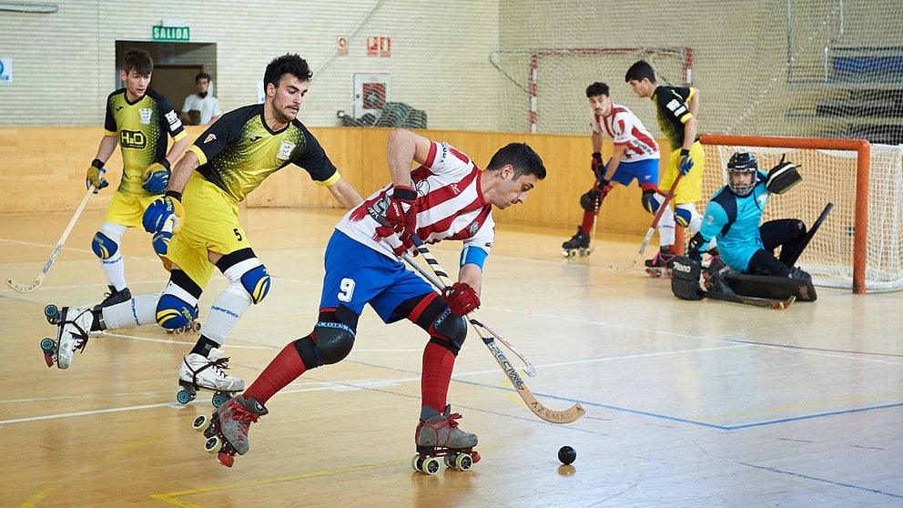 El Rochapea hockey se enfrenta al Rivas Las Lagunas en Pamplona por el ascenso a OK Liga Plata. PABLO LASAOSA