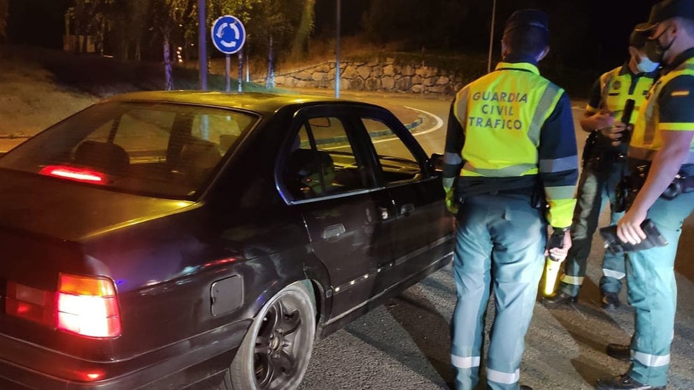 La Guardia Civil lleva a cabo controles preventivos de vehículos para evitar carreras ilegales. GUARDIA CIVIL