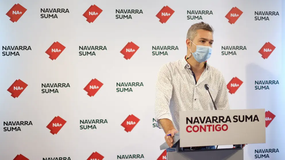 El portavoz parlamentario de Navarra Suma en la Comisión de Políticas Migratorias y Justicia, Jorge Esparza, presenta una proposición de ley en materia de mediación. MIGUEL OSÉS