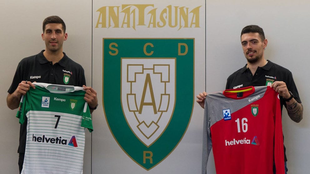 Nicolás Bonanno y Juan Bar han sido presentados como nuevos jugadores del Anaitasuna. HELVETIA ANAITASUNA