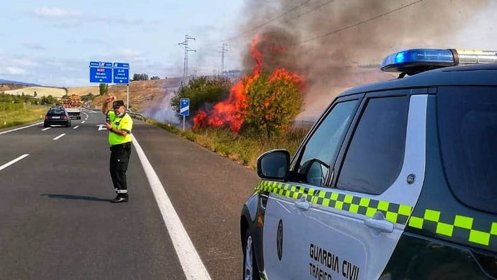 Incendio declarado cerca de la autopista AP-15 en el término de Beriáin. GOBIERNO DE NAVARRA
