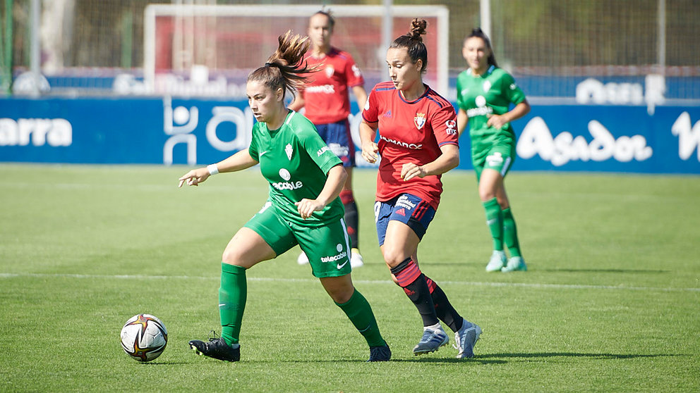 Osasuna femenino se enfrenta al Gijón en las instalaciones de Tajonar. PABLO LASAOSA