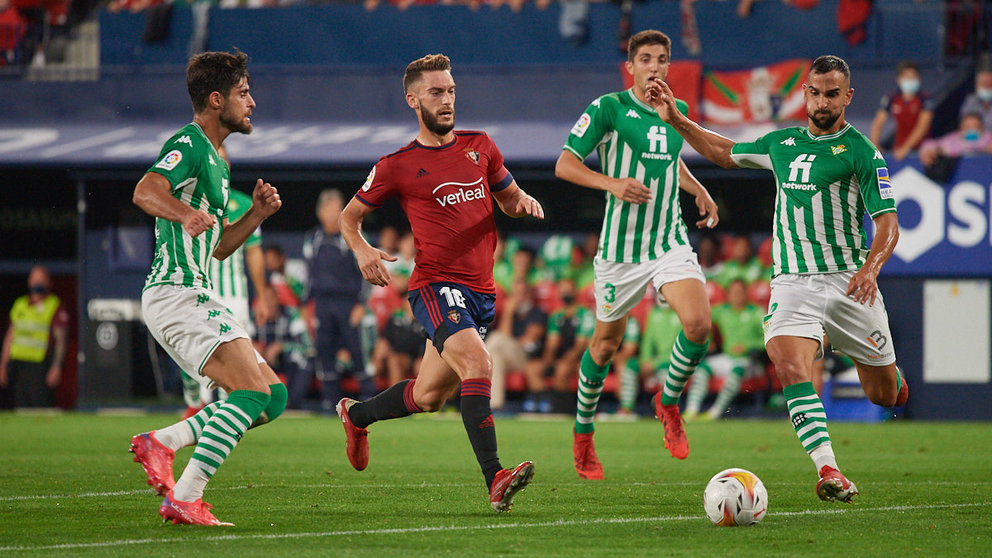 Partido entre Osasuna y Betis correspondiente a la jornada número 6 de la Liga disputado en el estadio de El Sadar de Pamplona. MIGUEL OSÉS