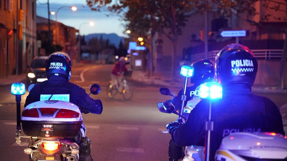 Dos agentes de la Policía Local de Palma en una imagen de recurso
POLITICA ESPAÑA EUROPA ISLAS BALEARES AUTONOMÍAS
CORT
