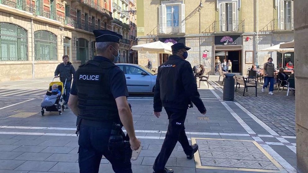 Agentes de la Policía Municipal en Pamplona. POLICÍA NACIONAL DE NAVARRA