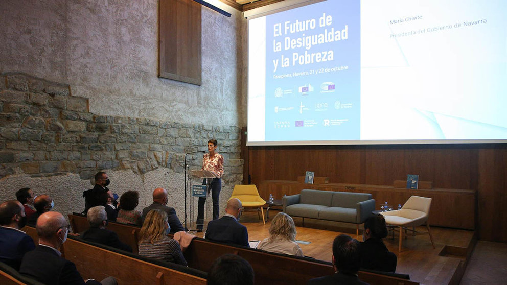 La presidenta del Gobierno de Navarra, María Chivite, inaugura el foro 'El futuro de la Desigualdad y la Pobreza' en el Palacio del Condestable. GOBIERNO DE NAVARRA.