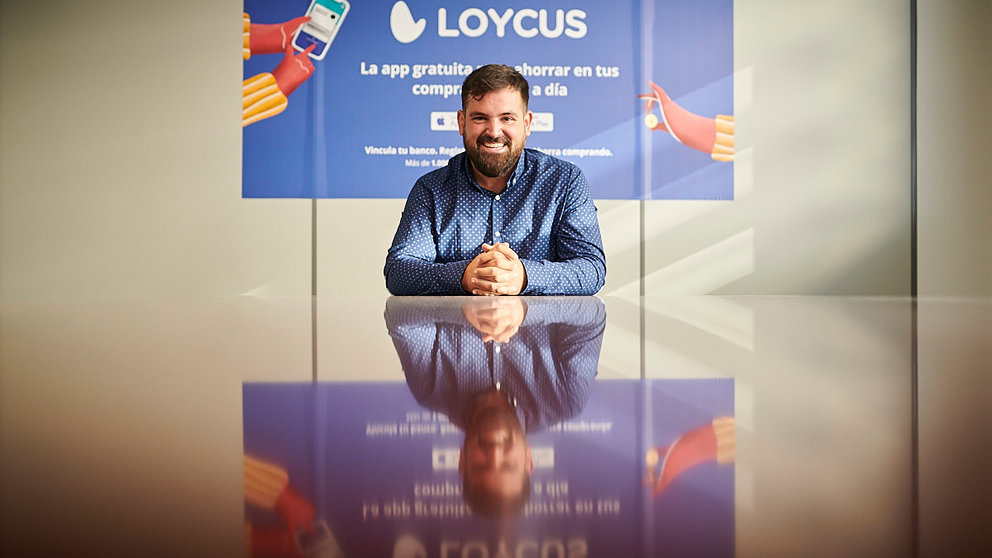 El CEO y cofundador de LOYCUS, Jorge Zubieta, en las oficinas de Pamplona. PABLO LASAOSA