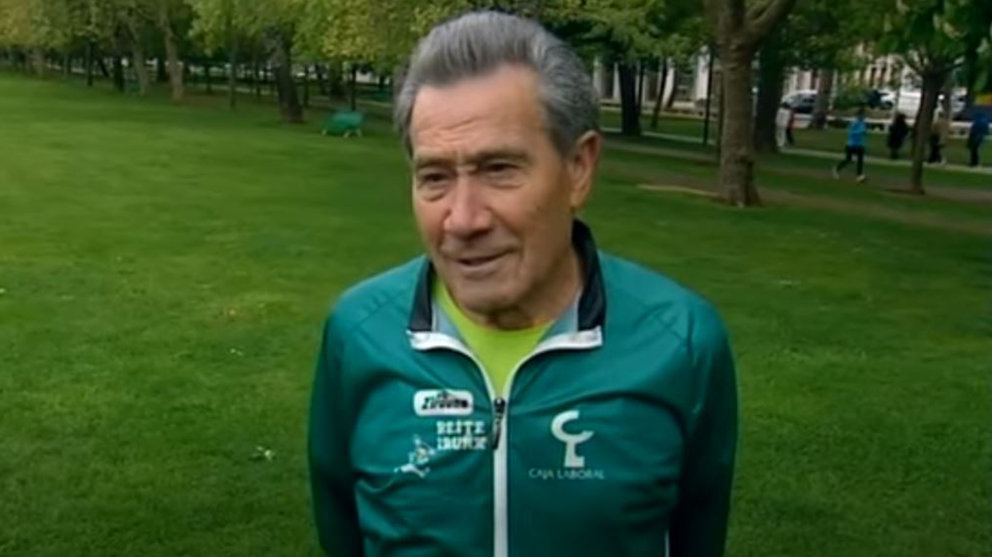 Demetrio Remón con el chandal del Beste Iruña en la Vuelta del Castillo de Pamplona. Youtube.