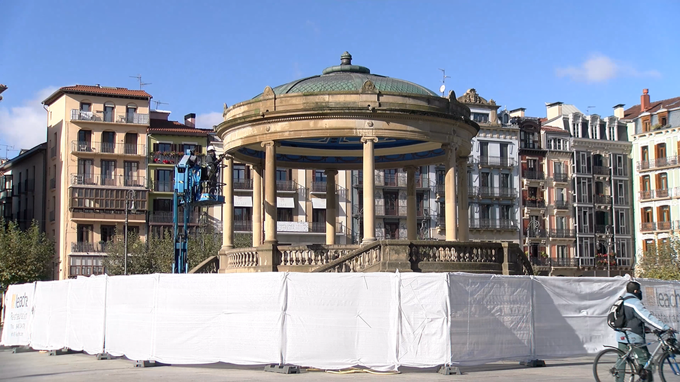 Obras de restauración del quiosco de la Plaza del Castillo en Pamplona. AYUNTAMIENTO DE PAMPLONA