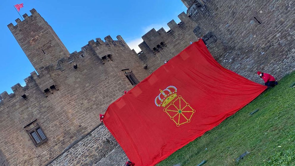 El homenaje a la bandera de Navarra que ha tratado de impedir el Gobierno de Chivite este 3 de diciembre en el castillo de Javier. CEDIDA