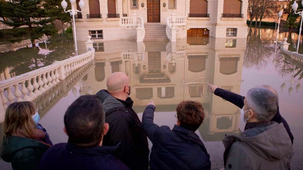 María Chivite y el ministro Fernando Grande Marlaska visitan el Ayuntamiento de San Adrián, completamente anegado por la riada. GN