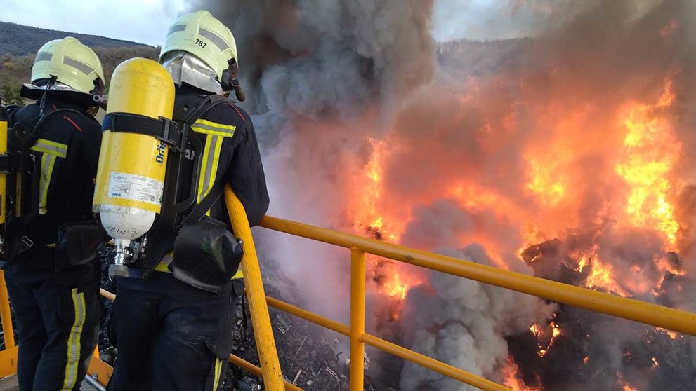 Incendio en la empresa de Gestión de Residuos Medenasa en Berrioplano. BOMBEROS NAVARRA