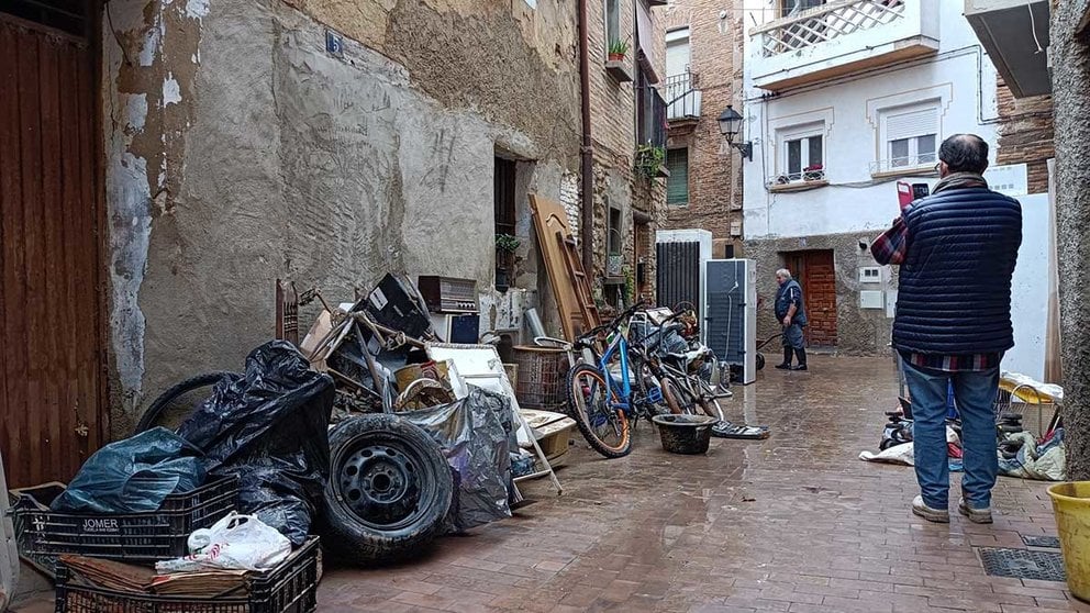 Situación de una calle en Tudela este lunes tras las inundaciones registradas el fin de semana en la localidad por la crecida del río Ebro. EUROPA PRESS