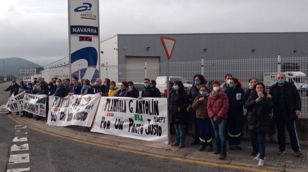 Trabajadores de Grupo Antolín realizan un paro en protesta por sus condiciones laborales. ELA