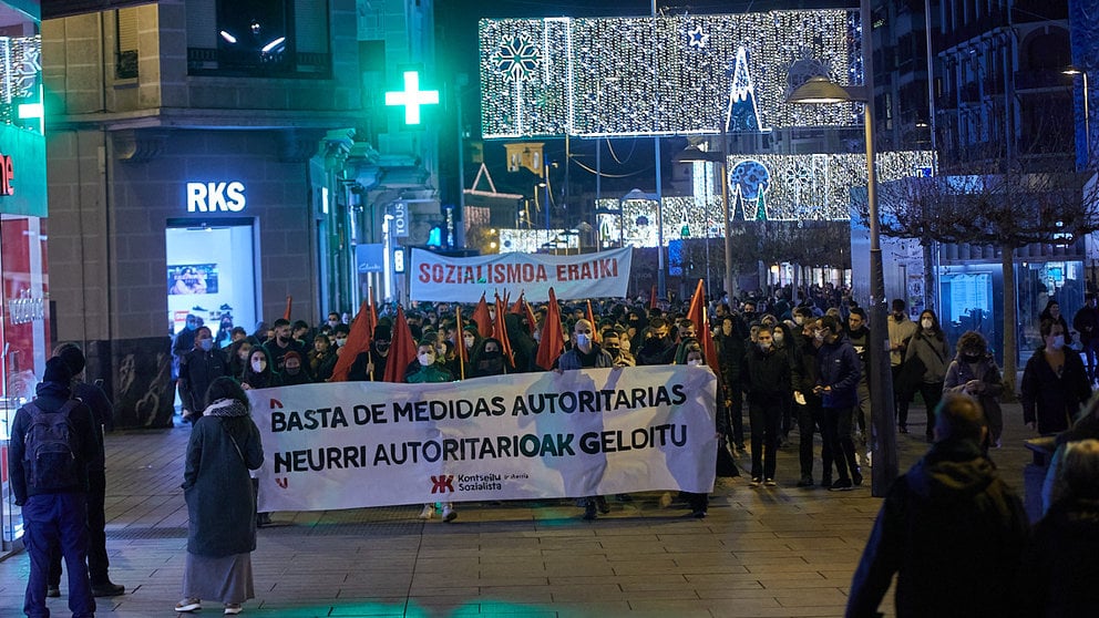 Manifestación contra las restricciones implantadas por la pandemia, convocada por el Consejo Socialista de Iruñerria bajo el lema 'Basta de medidas autoritarias'. IÑIGO ALZUGARAY