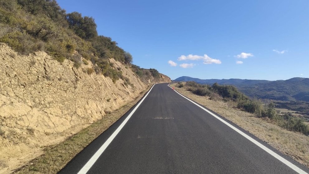 Imagen de la carretera NA-5321, en Gallipienzo, una de las vías renovadas en zonas en riesgo de despoblación_de la Comarca de Sangüesa. GOBIERNO DE NAVARRA