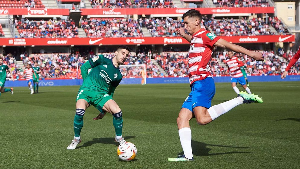 Osasuna se enfrenta al Granada en el Nuevos Los Cármenes en el partido de la vigesimosegunda jornada de La Liga. C.A. OSASUNA